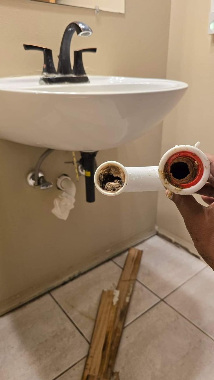 Sửa Vòi Nước Tại Nhà Quận Tân Phú - Uy Tín, Nhanh Chóng, Giá Rẻ!