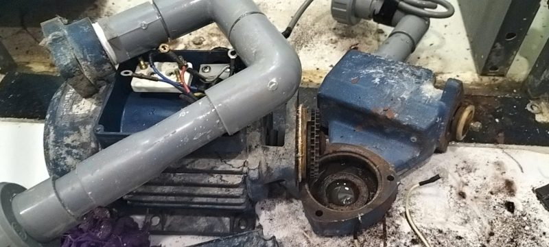 Thợ Sửa Máy Bơm 