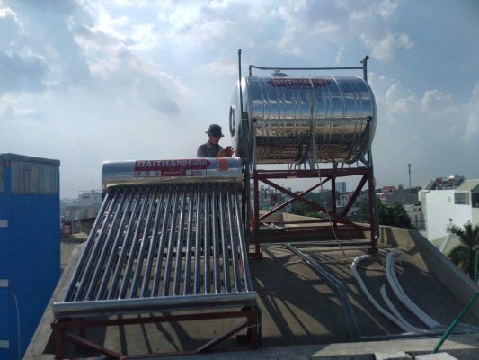 Thợ Sửa Máy Nước Nóng Năng Lượng Mặt Trời Tại Quận 2 - Uy Tín & Giá Tốt!